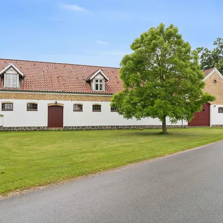Margretehoj Manor In Scenic Surroundings *