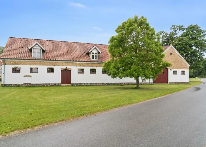 Margretehoj Manor In Scenic Surroundings *